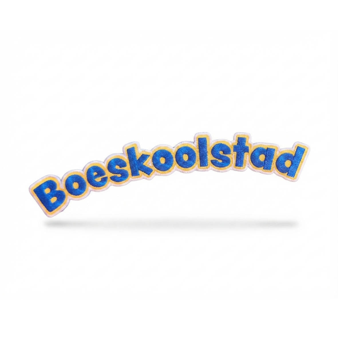 Embleem Boeskoolstad gebogen groot 20 cm